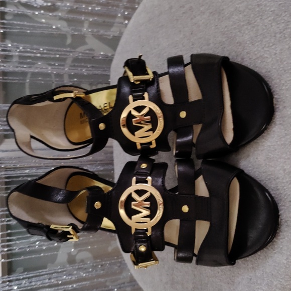 Michael Kors size 71/2 black leather sandals with gold buckles 3inch heels - Picture 1 of 7